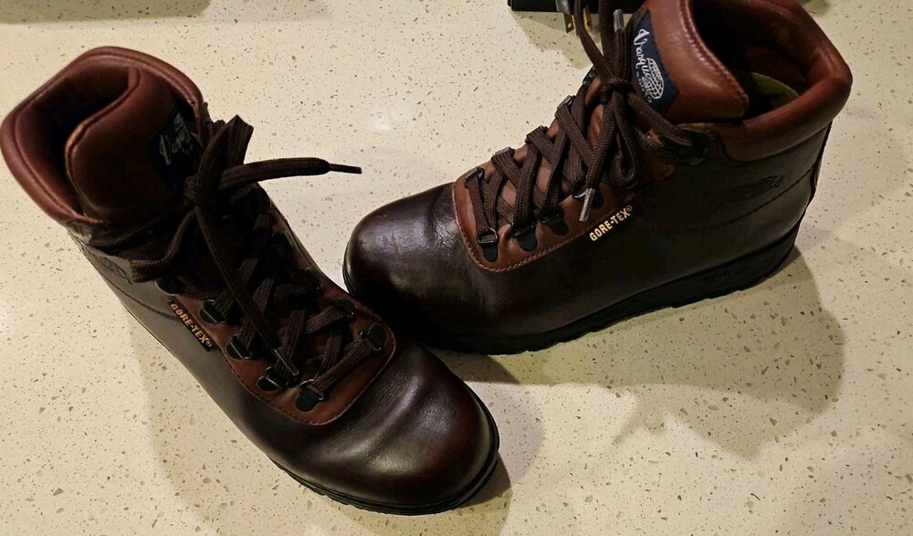 VTG Vasque Boots Women 8.5 M Sundowner Skywalk Leather Hiking Gore Tex Italy